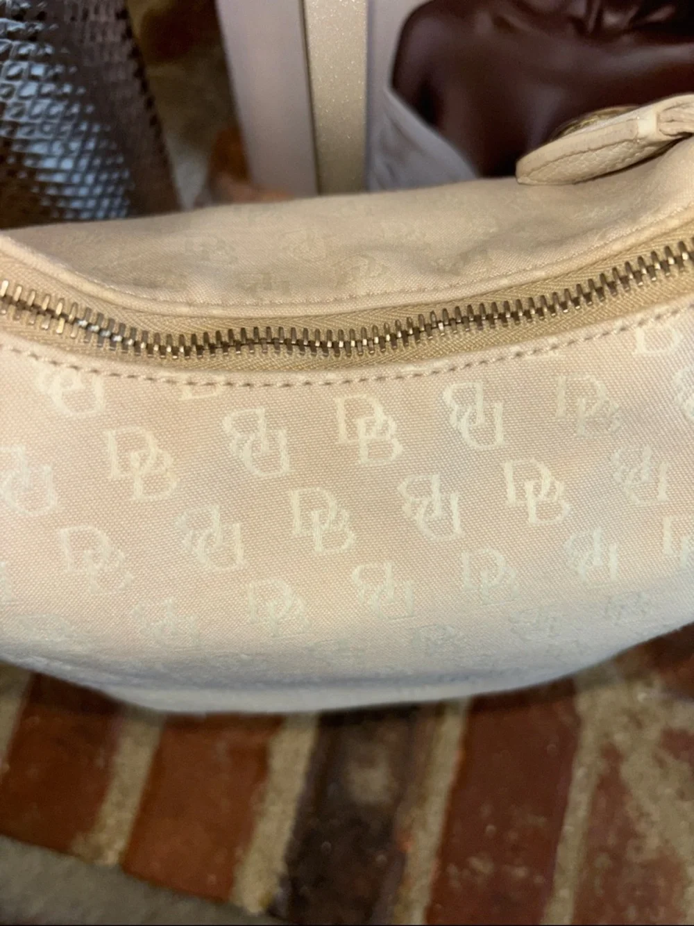 Dooney & Bourke - Picture 5 of 10